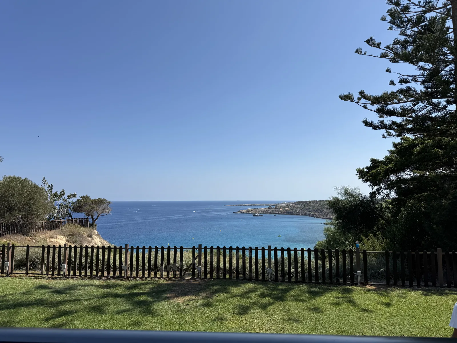Coastal view from Spartiatis Fish Tavern above Konnos Bay